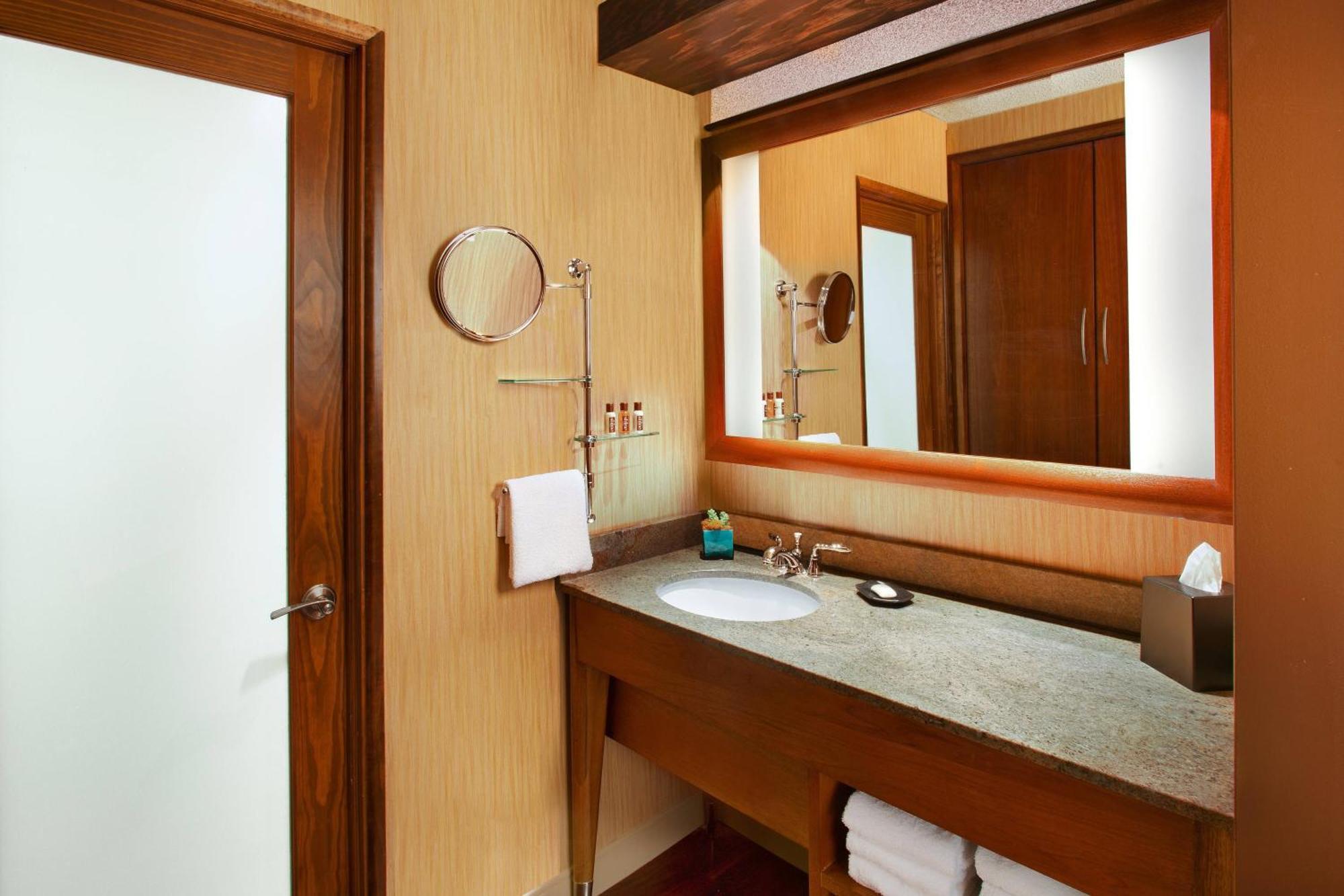 Sheraton Albuquerque Airport Hotel Bagian luar foto