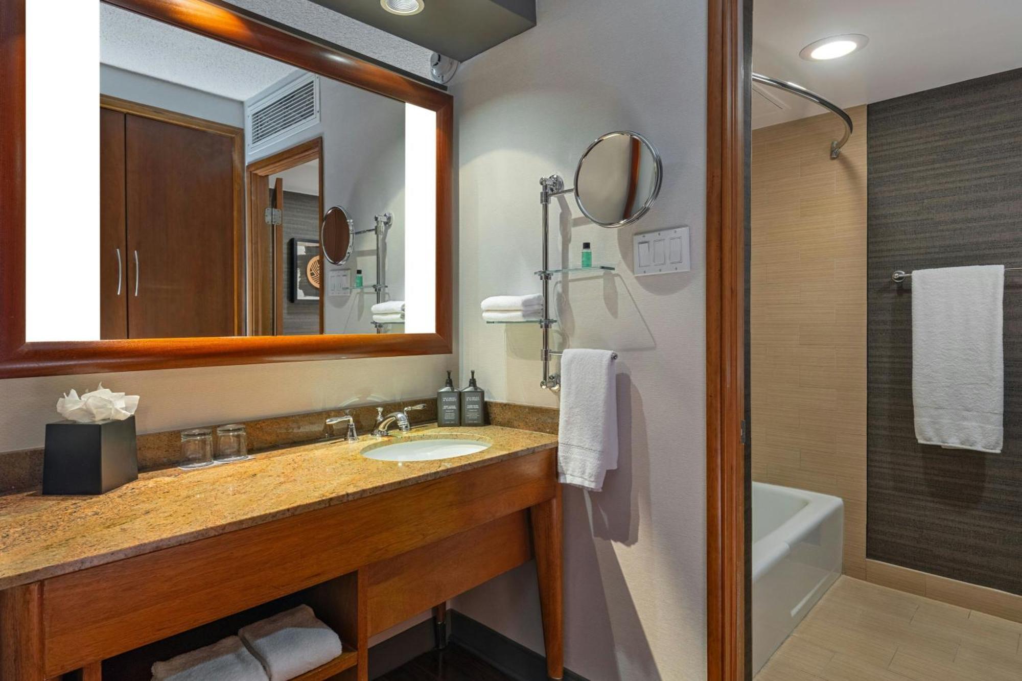 Sheraton Albuquerque Airport Hotel Bagian luar foto